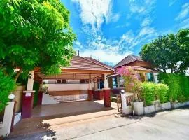 Moon beach pool villa bangsaray