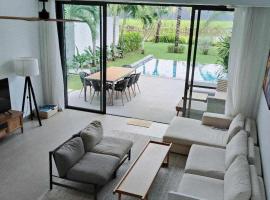 2-min from Private Beach Sanctuary Villa Ho Tram, hotel in Ho Tram
