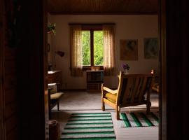 Scandinavian summer cottage in Asikkala, hotel in Asikkala