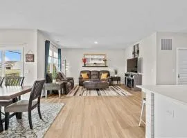 Modern, newer home, King bed, near Indianapolis