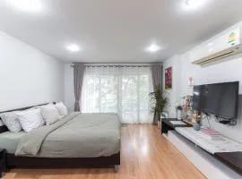 Modern Style 1BR / Large balcony at Nimman