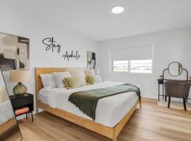 New Luxury Sleeps 7 AC Double Garage, vila v destinaci Edmonton