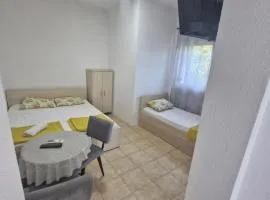 Apartments and Studios J&T UPCHEVI