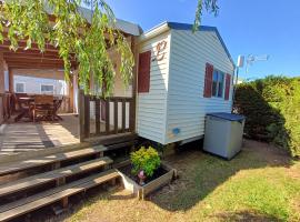 Mobil-home 6 personnes - 3 chambres、サン・タルヌーのキャンプ場