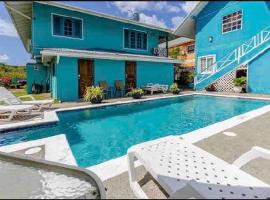 Modern Apartment near Pigeon Point with Breakfast, hotel v destinaci Bon Accord