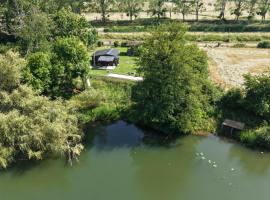 chalet sans voisin, rivière, nature, terrain clos, hotel i Rigny