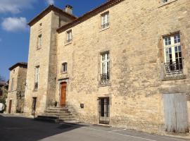 Prieuré du 17è dans l'Ardèche méridionale, hotel v destinaci Vagnas