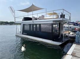 NEON Bigigio House Boat, barco en Lisanza