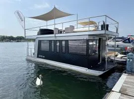NEON Bigigio House Boat