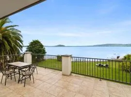 Tatai Lake Edge - 4 Bed Rotorua Lakefront