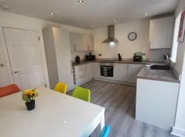 Bright & Spacious 3-Bed Rotherham Home Ideal for Families or Contractors