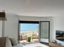 Piso Sinas con vistas al mar