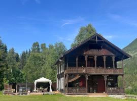 Nord-Garthus g&aring;rd leilighet 1, hotel com banheiras de hidromassagem em H&oslash;lera