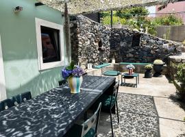 THE L lodge, ocean view private garden Cottage – hotel w mieście Ribeira Brava