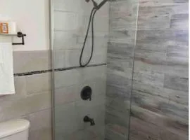 oasis 1 bedroom Kensington cres