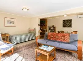 Paradise Valley Getaway - Farm Cottage with Stream