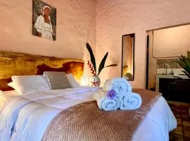 Kika Zaru B&B Free MA park tour and Free breakfast