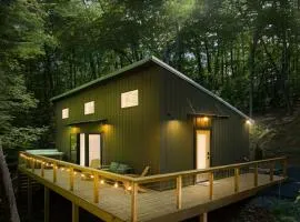 Couple's Cabin With Outdoor Movies, Firepit and Hot Tub - Rose Peak Loft