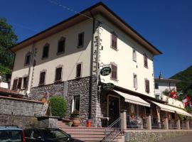 Albergo Elisa, hotell i Comano