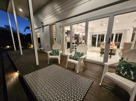 Luxury Beachside Home, chalupa v destinaci Maninoa