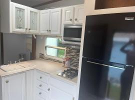 RV Conveniente y C&eacute;ntrico, luxusn&iacute; kemp v destinaci Lehigh Acres