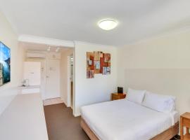 金色海滩酒馆奈特卡普汽车旅馆，位于卡伦德拉机场 - CUD附近的酒店