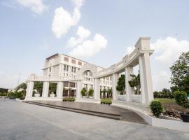 Pride Hotel & Convention Centre Indore, glamping i Indore