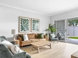 Modern 4-Bed Home Close to Beach in Barrack Point