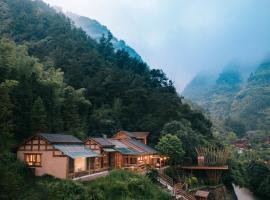 Home Away from Home، فندق في تشانغجياجيه