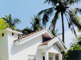 Lima Blue Private Beach Apartment, Hotel in Trincomalee