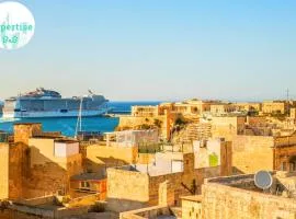 Kharmen A 1565s House with Seaviews