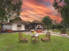 Alaya Stays Vembanad House Heritage Lakeside Villa with Garden