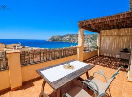 Penthouse Ocean Views and Garage, hotel en La Herradura