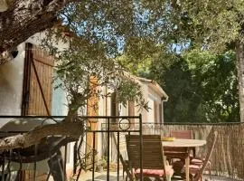 Villa au calme avec jardin, parking, clim, proche de tout !