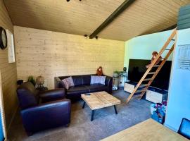 Ferienwohnung Brunni-Lodge direkt im Skigebiet, hotel in Alpthal