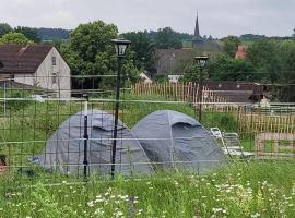 Rosenhof Stellplatz für Wohnmobil oder Wohnwagen im Innenhof, und Zeltmöglichkeit mit eigenem Zelt auf unserer Zeltwiese, kemp v destinaci Burgkunstadt