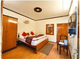 HOTEL NEW THE ! MOON - Walking Distance From Mall Road And Naini Lake with Lift - Wifi - Restaurant and Parking Facilities Available - BEST Luxury Hotel