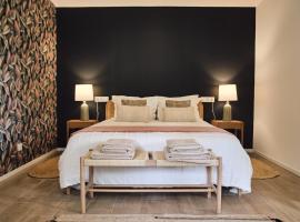 Hospeder&iacute;a Quinta de Cavia, hotel com piscina em Cabia