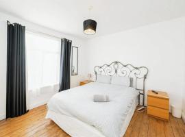 4 Bedroom House For Corporate Stays in Kettering, hotel em Kettering