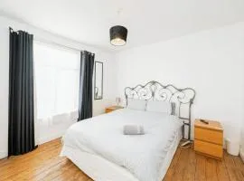 4 Bedroom House For Corporate Stays in Kettering