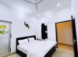 HOTEL ASHOKA AASHRAM AYODHYA Near Ram Janam Bhoomi With Fully Air Conditioning Rooms # Free Wi-Fi # Restaurant # Parking # Best Budget Homestay In Ayodhya
