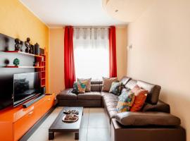 Stay in style - vibrant condo in San Giovanni Lupatoto, hotel en San Giovanni Lupatoto