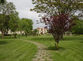 Domeniile Martinutzi -Hotel Cardinal si Conac Rhedey, hotel v destinaci Alba Iulia