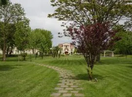 Domeniile Martinutzi -Hotel Cardinal si Conac Rhedey