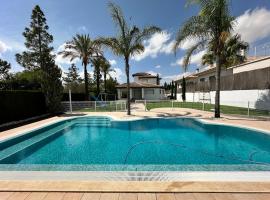 Casa Palmeras POOL PISCINA BBQ Jardin GOLF, hotel a La Alcayna