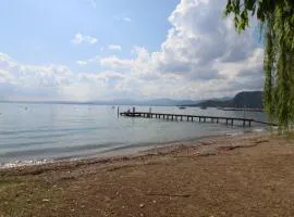 Lussuoso Appartamento vista lago con spiaggia privata
