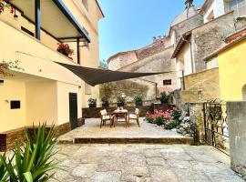 Terratetto nel borgo medievale, hotel v destinaci Seravezza