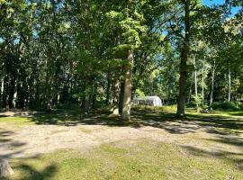 Stellplatz f&uuml;r ihr eigenes Wohnmobil am Ferienpark Bernstein, место для глэмпинга в городе Дранске