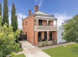 Historical home is a cosy stay located in central Bathurst