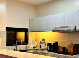 Chic 2BR Loft in Silang, Cavite, hotel v destinaci Lalaan Segundo